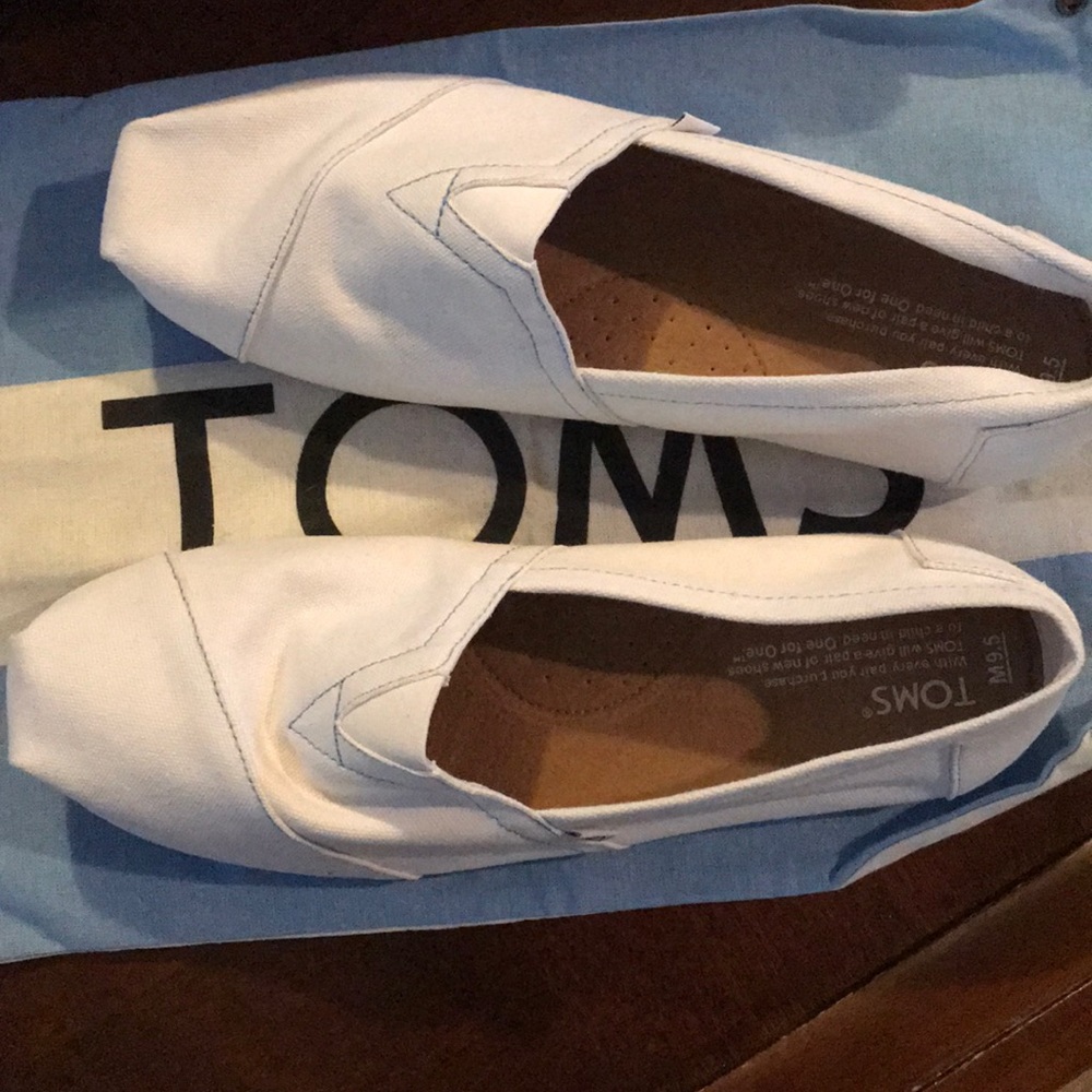 Men’s white Tom shoes